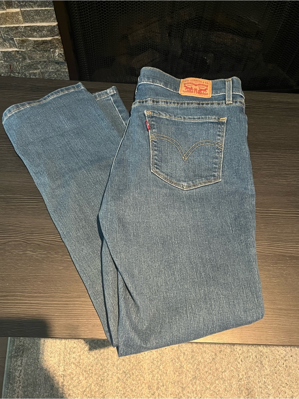 Levi's Women's Classic Straight Jeans (size 29)